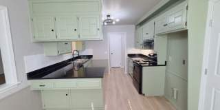 Updated 3-Bedroom, 2-Bathroom Duplex with a Spacious Fenced Backyard! Gallery 1