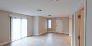 Pelican Lake Apartment Homes Gallery 12