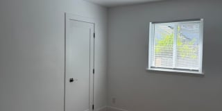 Fully Remodeled 3 Bedroom/ 2 Bathroom Duplex w/ Modern Finishes & Private Yard! Gallery 26