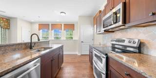 Stunningly Beautiful and Stylish Garage Apartment ~ Gallery 30