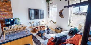 Renovated East Rock Loft – 1BR with Soaring Ceilings, Steps to Yale SOM Gallery 5