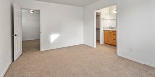 3 bed/2.5 bath Townhome + 2 Car Garage + Washer/Dryer + Fenced Front Patio Gallery 11