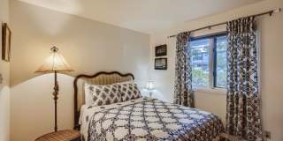 Ideal Downtown 1 BDR Close to Shops & Trails Gallery 18