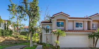 Updated & Furnished 3BR Townhome with Loft & Lake Access Gallery 7