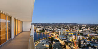 1200 Lakeshore Gallery 22