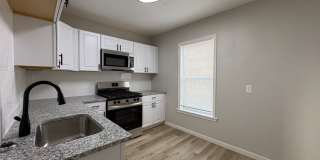 2 bed, 1 bath home in the heart of Central St. Louis City, moments from Forest Park, Barnes Jewish Hospital, SLU, & more! Gallery 7