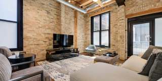 154 W Hubbard Street Gallery 16