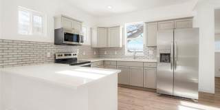 Spacious 2 Bed 2.5 Bath in the heart of Baker! Gallery 5