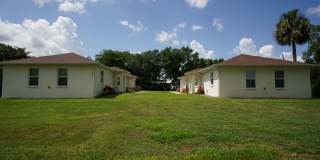 Duplex Available for Rent in Davenport! Gallery 1