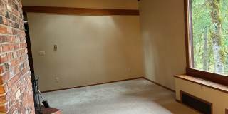 ALL UTILITIES INCLUDED! ~ 3 Bedroom 1 Bath Gallery 3