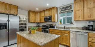 Gorgeous 6 Bedroom/3.5 Bathroom Home! Gallery 4