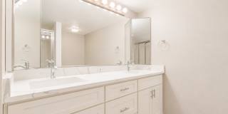 Elegance and Beachfront Condo Living Gallery 10