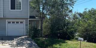 3 Bedroom Duplex Near Downtown Available! Gallery 1