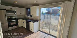 2 Bed, 1.5 Bath Town Home North Medford Gallery 1