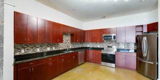 Cool and modern urban loft in Uptown Charlotte! Gallery 7