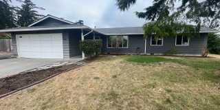 Convenient 3-Bedroom Home Near NAS Whidbey Island with Garage Parking Gallery 1