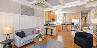 Russian Hill: Remodeled Top Floor Condo w/ Laundry in-unit & Garage Parking Included Gallery 4