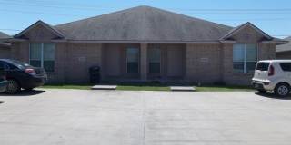 College Station. - 3 bedroom/3 bath Duplex, fenced in back yard, ready for an August 2026 move in. Gallery 1