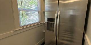 Cozy 2 bed 1 bath available now! Gallery 19