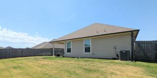 Beautiful 4-Bedroom Yukon Home with Study, 3 Full Baths & Fenced Backyard Gallery 13