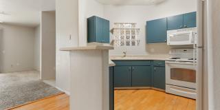 Cozy 3 Bed Littleton Condo Gallery 8