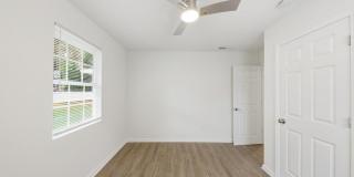 Room in 3 Bedroom Home at Lincoln St SW Gallery 16