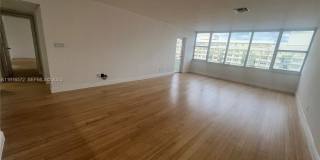 5600 Collins Avenue Gallery 4