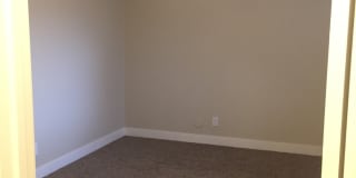 Updated 2 Bedroom Townhome for Rent in Loveland: Shared Garage, Patio, Washer/Dryer Hookups Gallery 9