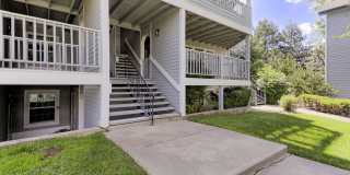 Students Welcome! Move In Special-$200 Off 1st Months Rent! Fantastic & Classy 2-Bed 2-Bath Ranch-Style 2nd Floor Condo Gallery 3