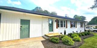 3 Bedroom home minutes from Prisma Health and Downtown Greenville Gallery 1