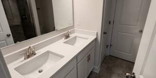 Newly Constructed 3bed/3.5 Bath townhome available now! Gallery 33