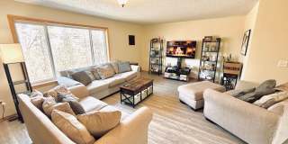 Updated 3bed 3bath End Unit Townhome w’Great Views Gallery 25