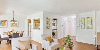 10 MONROE Street Gallery 6