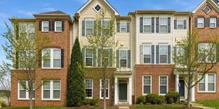22631 HAWKBILL Square Gallery 1