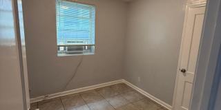 1046/1048 W 8th St.- Duplex Gallery 7