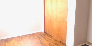 Neat 3 BR house in south Bloomington. Hardwood floors Gallery 7