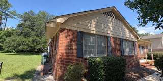 2 Bedroom, 1 Bath Duplex Located in the Center of Wilmington Gallery 1