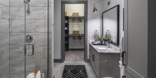 Aura Thirty2 Aura Thirty2 Gallery 23