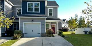 Spacious End Unit in Prime Location! Gallery 1