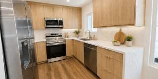 2449 N Beachwood Dr Gallery 3
