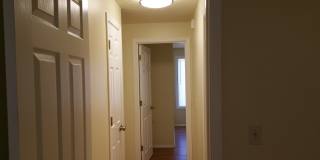 Beautiful 3 Bedroom, 2 bathroom House in Great Quiet Neighborhood. Gallery 21