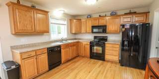 Beautifully and well maintained townhouse in desirable Georgetowne Condo Association. Gallery 5