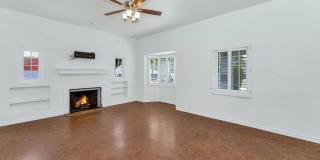 114 W Windsor Avenue Gallery 4