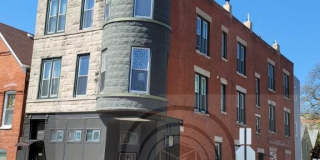 1058 N Rockwell St Gallery 1