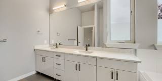 Beautiful 4bed/2.5bath Home in Desirable West Seattle Location! Gallery 10