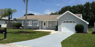 1921 SE Oxmoor Terrace Gallery 1