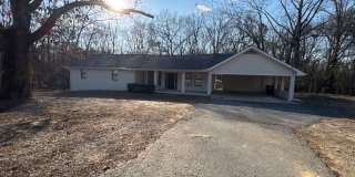 Charming 3 bedroom, 2 bathroom Ranch-Style Home Gallery 1