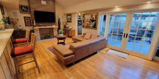 Entire residential home hosted by 3M1S | HOME Gallery 3