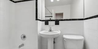 Quebec House Gallery 49