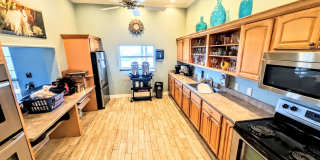 Seasonal/short term 2/2 vacation condo close to Anna Maria Gallery 53